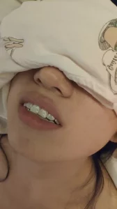 蒙着眼睛让老婆伺候单男