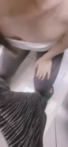 “我老公刚出门你不怕他回家啊，胆子真大”真实去人妻家偷情