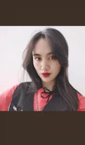 看得出她很享受！